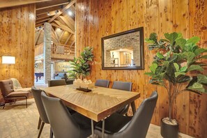 Interior - 8BR Gem With Pool, Lake View & Tons of Amenities! (Davie)