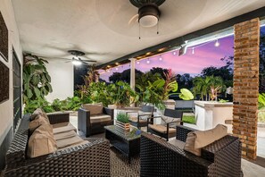 Interior - 8BR Gem With Pool, Lake View & Tons of Amenities! (Davie)