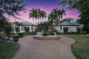 Interior - 8BR Gem With Pool, Lake View & Tons of Amenities! (Davie)