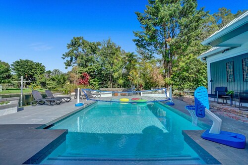 8BR Gem With Pool, Lake View & Tons of Amenities!