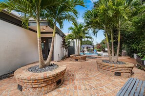 Interior - 8BR Gem With Pool, Lake View & Tons of Amenities! (Davie)