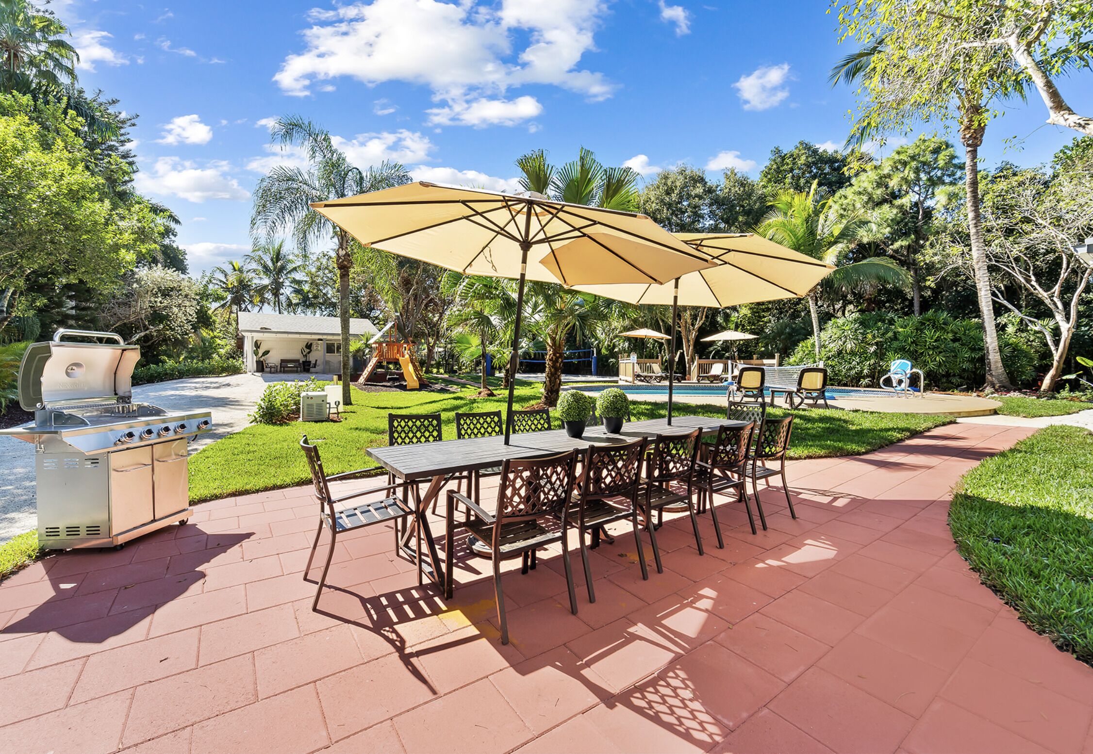 Spacious 8BR w/ Guesthouse + Pool & Tons of Games