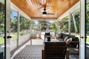 Terrace/patio - Spacious 8BR w/ Guesthouse + Pool & Tons of Games (Davie)