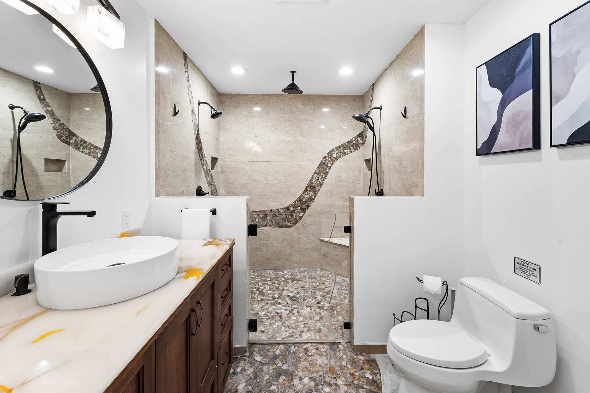 Spacious 8BR w/ Guesthouse + Pool & Tons of Games