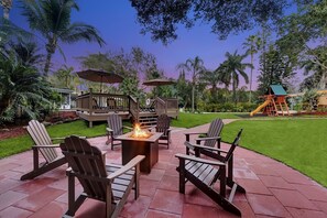 Terrace/patio - Spacious 8BR w/ Guesthouse + Pool & Tons of Games (Davie)