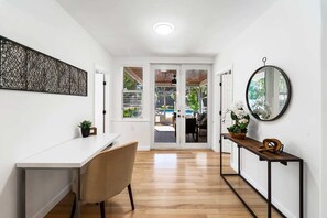 Interior - Spacious 8BR w/ Guesthouse + Pool & Tons of Games (Davie)