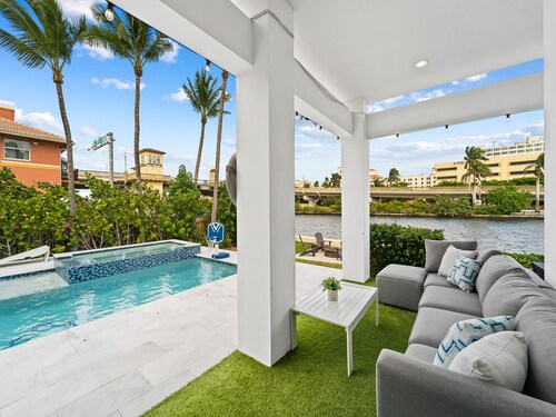 Intercostal beauty with heated pool + Spa!