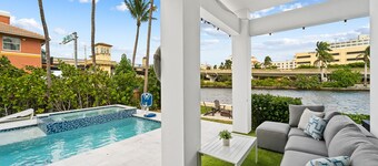 Intercostal beauty with heated pool + Spa!