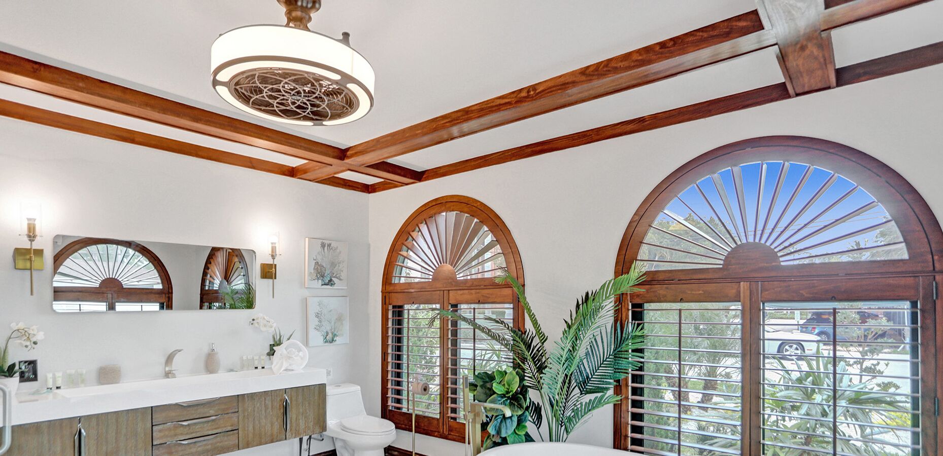 5BR Charm With Heated Pool and Lakefront