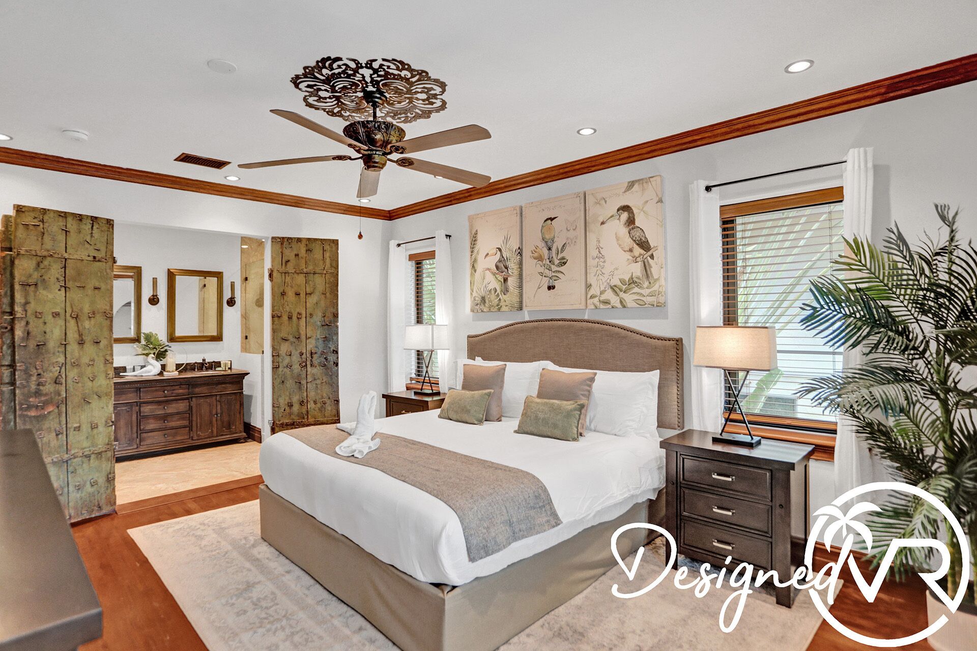 5BR Charm With Heated Pool and Lakefront