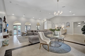 Interior - Luxury 8-br With Pool & Mini-golf & Soccer (Davie)