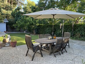 تناول الطعام بالخارج