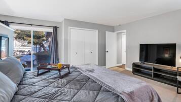 4 bedrooms, desk, iron/ironing board, travel cot