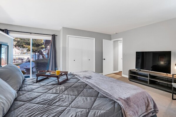 4 عدّة غرف نوم ومكتب ومكواة/لوح كي وسرير سفر