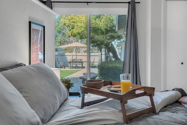 4 bedrooms, desk, iron/ironing board, travel cot