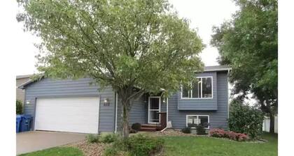 Three Bed, Two Bath, Clean/Safe, Close to downtown