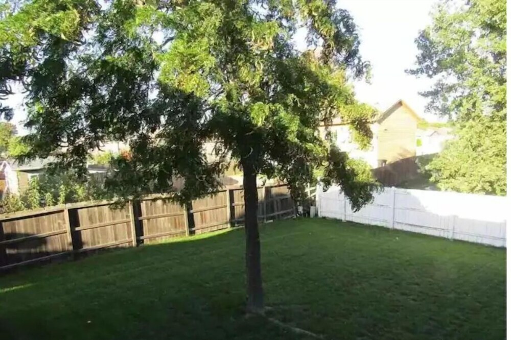 Three Bed, Two Bath, Clean/Safe, Close to downtown