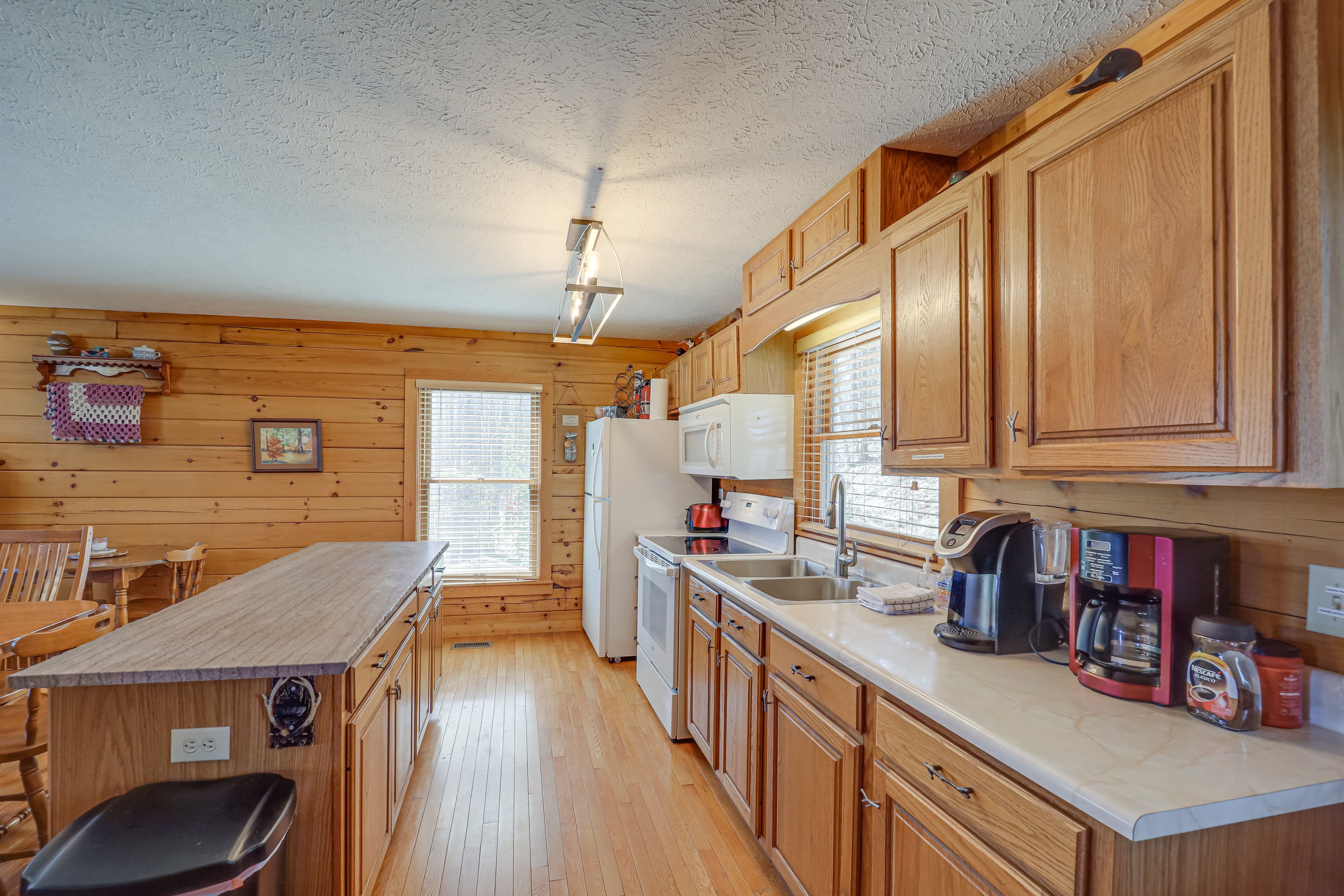 Banner Elk Cabin w/ Mountain Views + Patio!