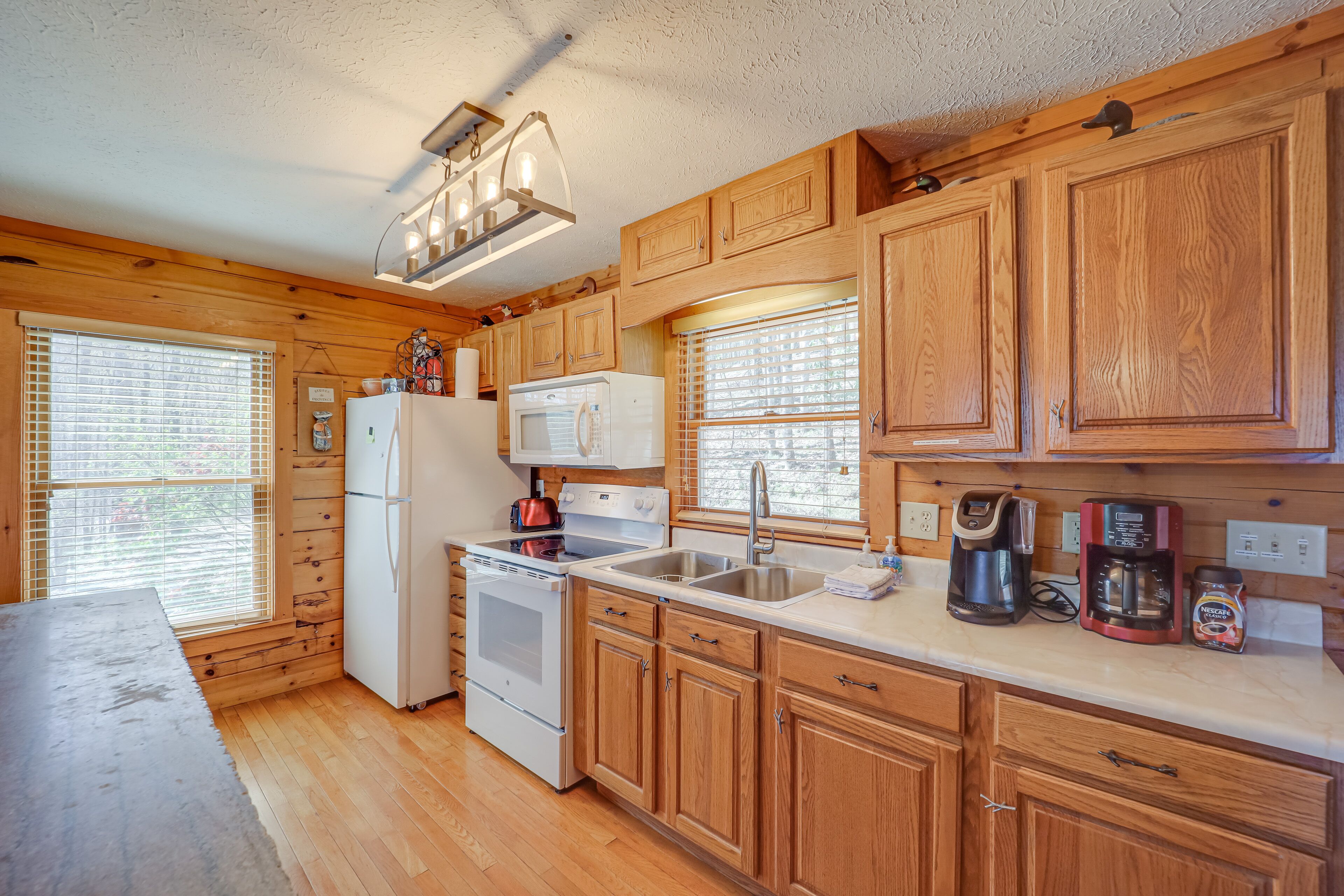 Banner Elk Cabin w/ Mountain Views + Patio!