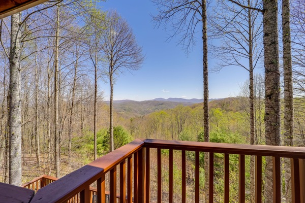 Banner Elk Vacation Rental | 4BR | 3BA | Stairs Required | 2,200 Sq Ft