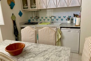 Fridge, oven, stovetop, dishwasher