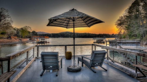 Lake Cove Oasis - Waterfront on Lake Blue Ridge | Private Yard and Dock | Pet Friendly