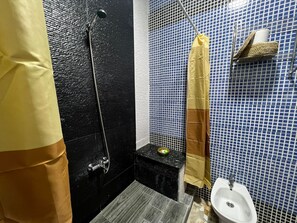 Bidet, towels, soap, toilet paper - Blue house - 5min from the old médina and the city center (Tanger)