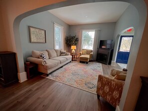 Smart-TV, fotballspill, bøker og PC-skjermer