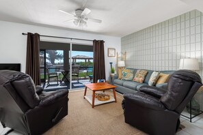 Smart TV, books, video library - Jetties Pointe Cottage #2 - 408   “Casey Key” (Nokomis)