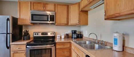 Fridge, microwave, oven, stovetop