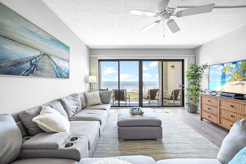 Spacious and Beautiful Direct Ocean Front Condo w/ Heated Pool and Hot Tub!