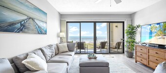 Spacious and Beautiful Direct Ocean Front Condo w/ Heated Pool and Hot Tub!