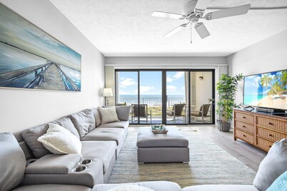 Spacious and Beautiful Direct Ocean Front Condo w/ Heated Pool and Hot Tub!