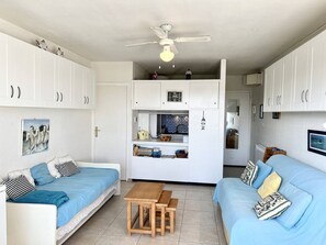 TV - AIR-CONDITIONED STUDIO SLEEPS 3 - CLOSE TO THE SEA AND BEACH (PORT CAMARGUE)