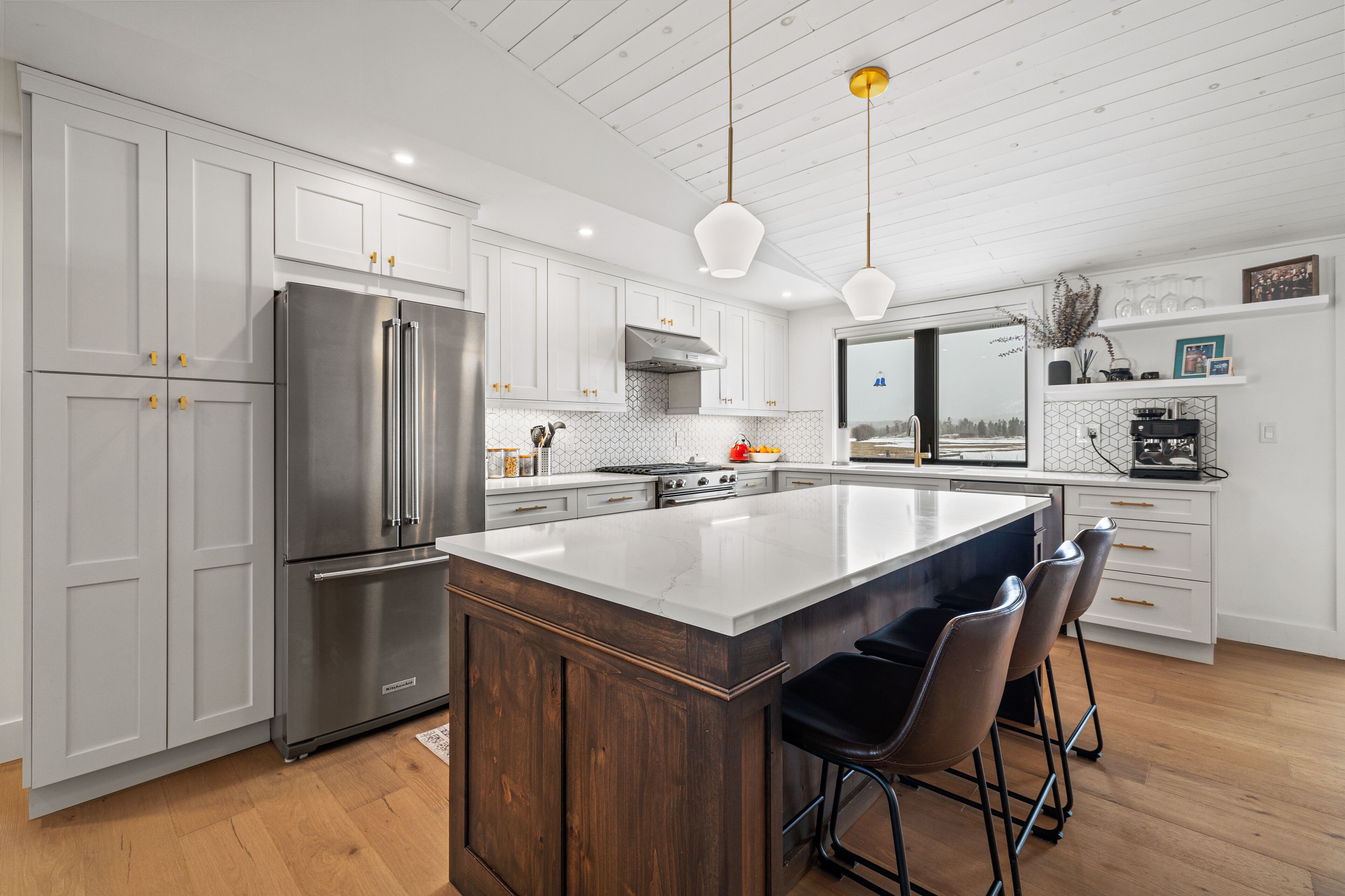 RMR: Modern 2BR Home with Yard and Views