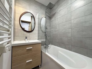 Bathroom - La Combe D’Or 4**** Residence in Les Orres 1800 (LES ORRES 1800)