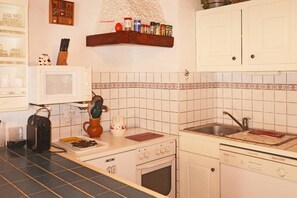 ثلاجة، فرن، غسالة أطباق، مستلزمات طهي/أطباق/أوعية