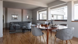 Penthouse | In-room dining - Splendid Triplex in Art Deco Building (Mexico City)