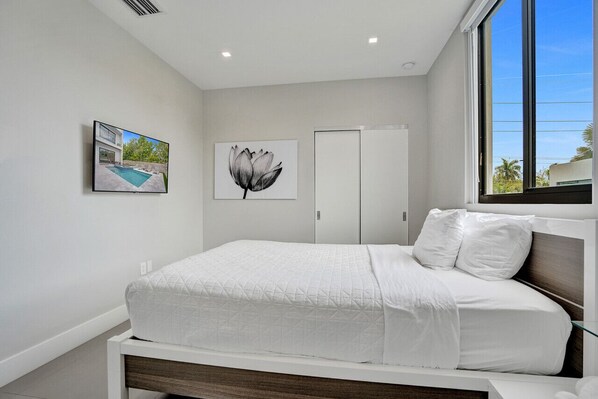 6 soveværelser, skrivebord, strygejern/strygebræt, weekendseng