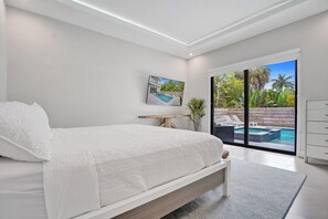 6 soveværelser, skrivebord, strygejern/strygebræt, weekendseng