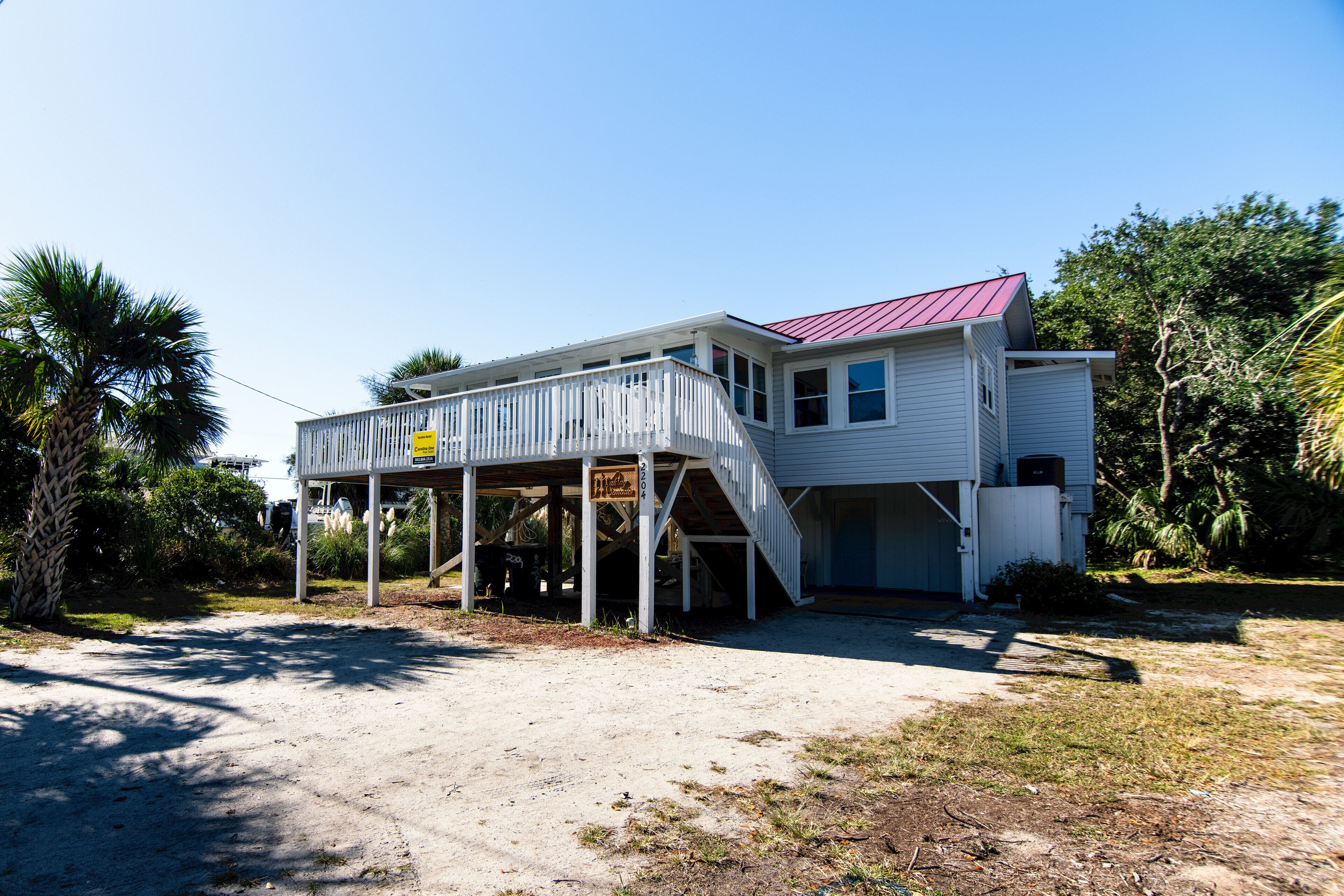 Making Memories-Pet Friendly Cottage w/ Sun Deck;Easy Beach Access; WiFi/TV