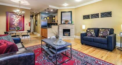 Brownstone in Gold Coast - Downtown