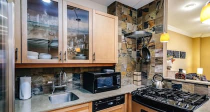 Brownstone in Gold Coast - Downtown