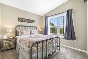 4 habitaciones, tabla de planchar con plancha, wifi y ropa de cama 