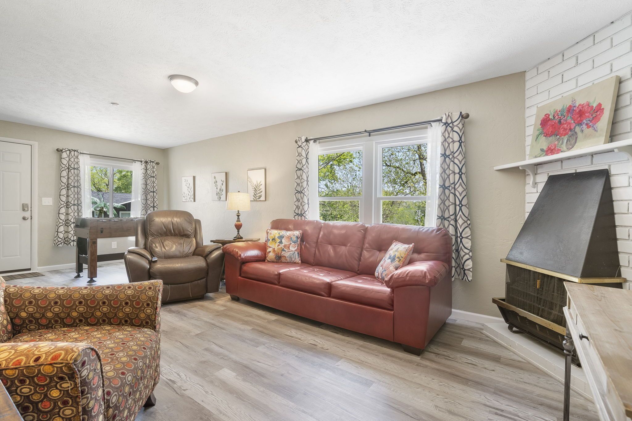 Bungalow In Historic Downtown & Near Branson Landing! Patio Area!