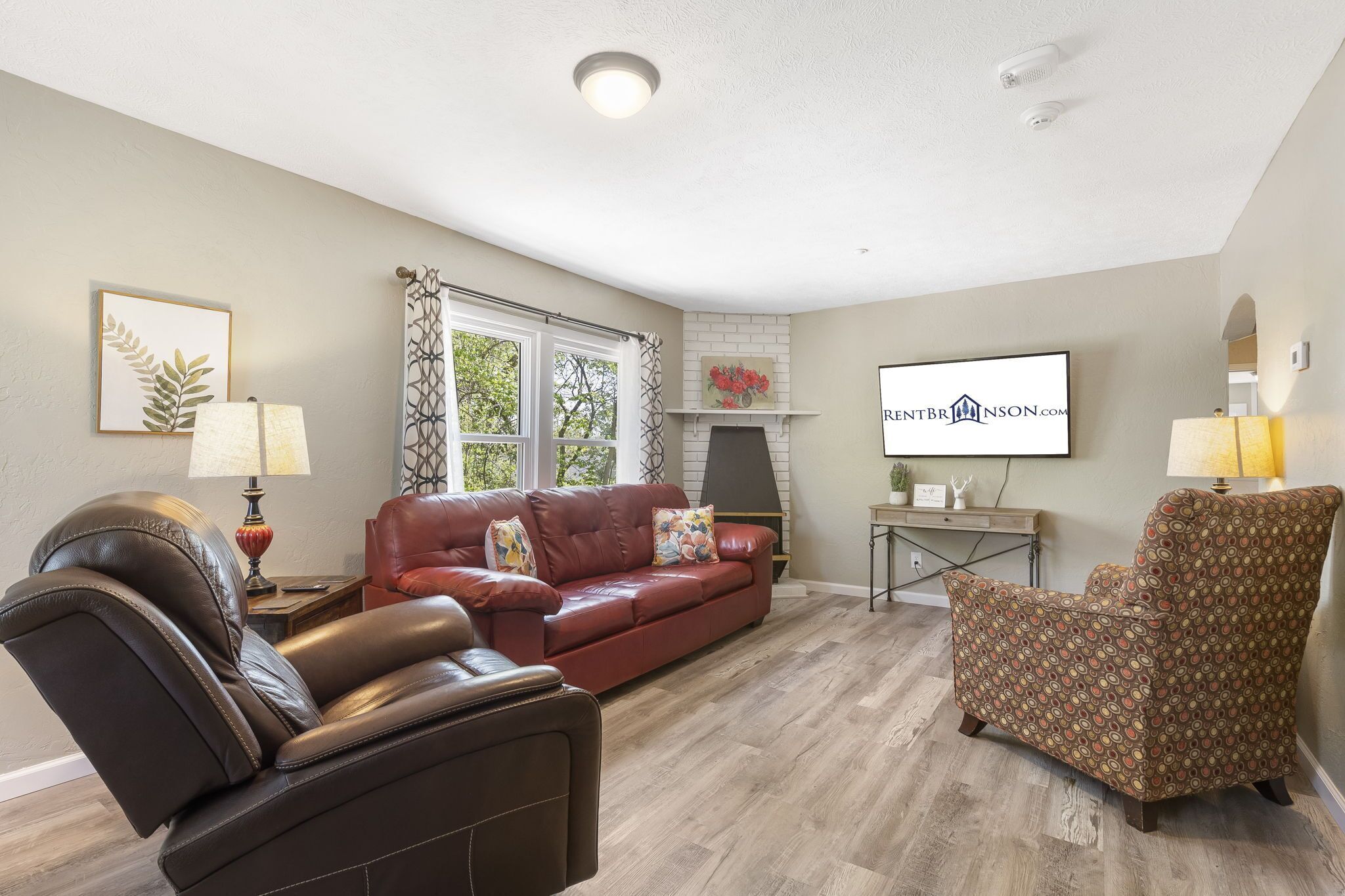 Bungalow In Historic Downtown & Near Branson Landing! Patio Area!