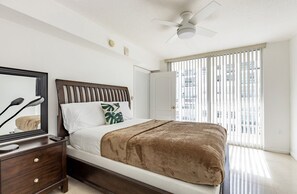 2 bedrooms, iron/ironing board, free WiFi, bed sheets - Pool View 2Bedroom Lux Brickell (Miami)
