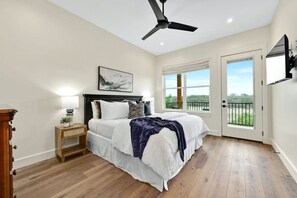 4 bedrooms, desk, iron/ironing board, travel cot