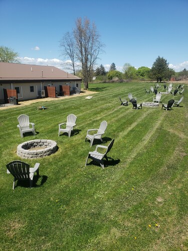 End-unit apartment with spacious lawn