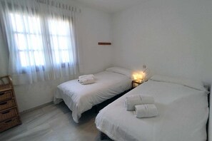 4 bedrooms, travel cot, bed sheets